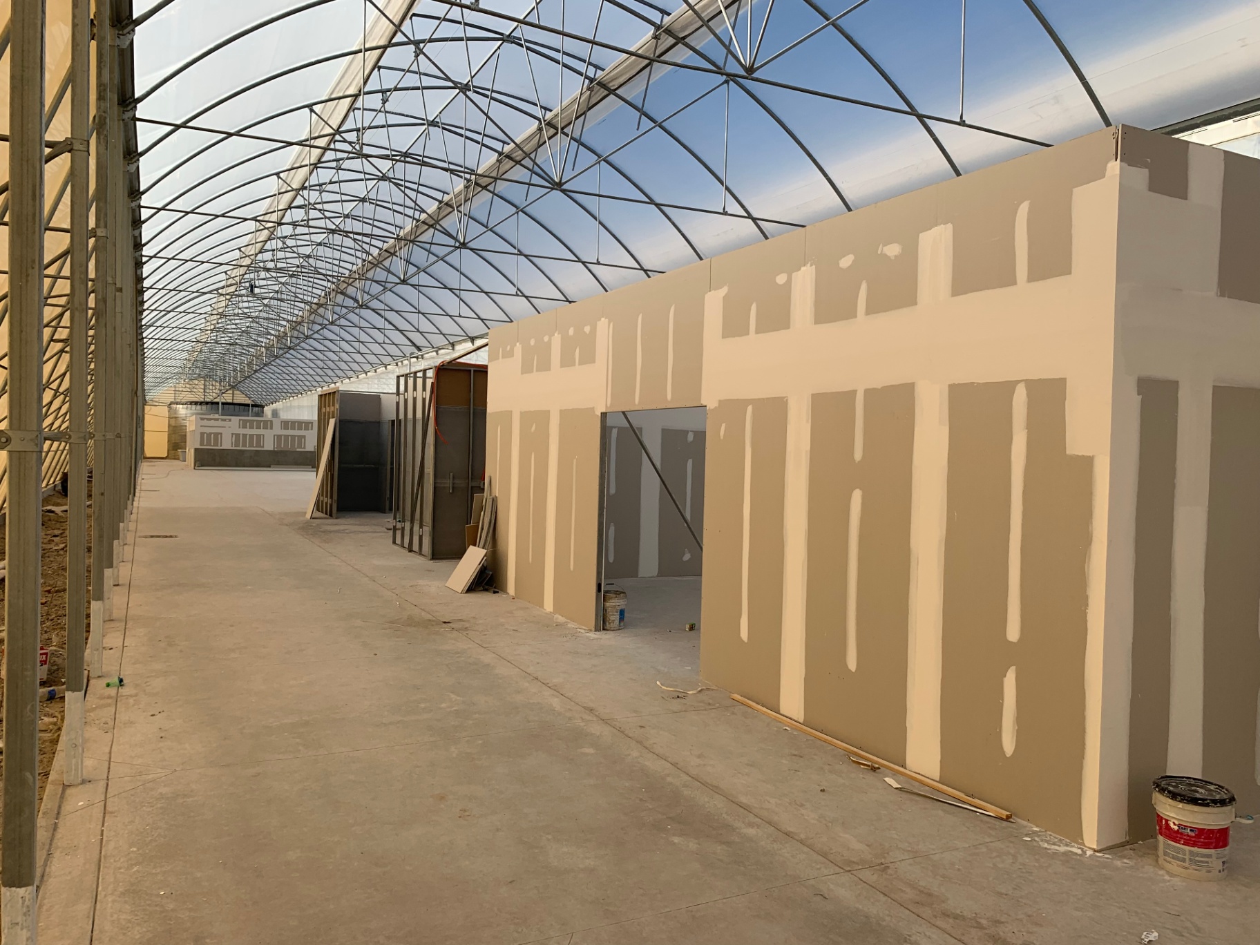 Acabados y muros interiores en planta